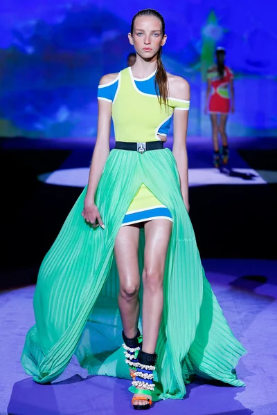 Look 15